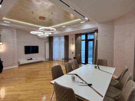 Аренда: 3-комнатная квартира, 135 м², 28 May: 3 500 ₼/мес 4