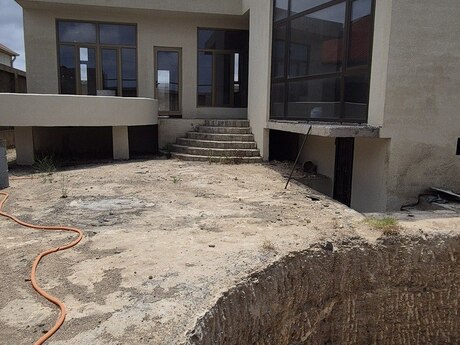 5 otaqlı həyət evi/bağ evi - Buzovna q. - 220 m²