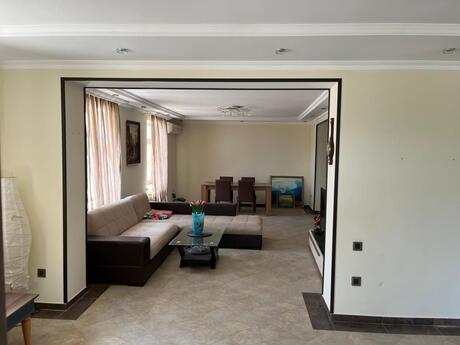 6-комн. дом/дача - пос. Горадил - 270 м²