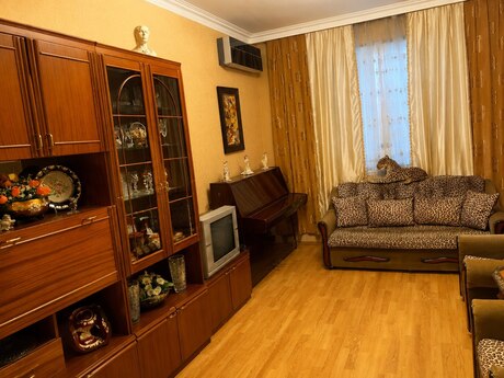 3 otaqlı köhnə tikili - Memar Əcəmi m. - 70 m²