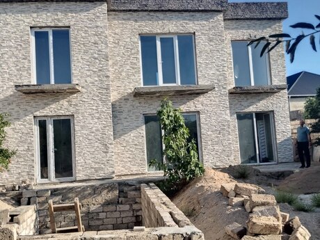 5 otaqlı həyət evi/bağ evi - Qala q. - 140 m²