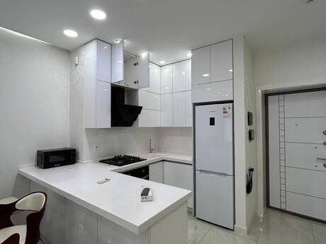2-комн. новостройка - м. 8 ноября - 70 м²