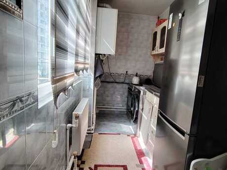 3 otaqlı köhnə tikili - Bakıxanov q. - 75 m²