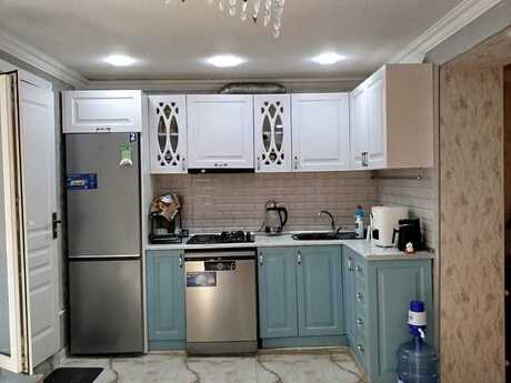 2 otaqlı köhnə tikili - İnşaatçılar m. - 70 m²