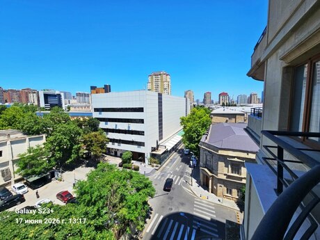 4 otaqlı mənzil, 200 m², Sahil: 700 000 ₼ 5