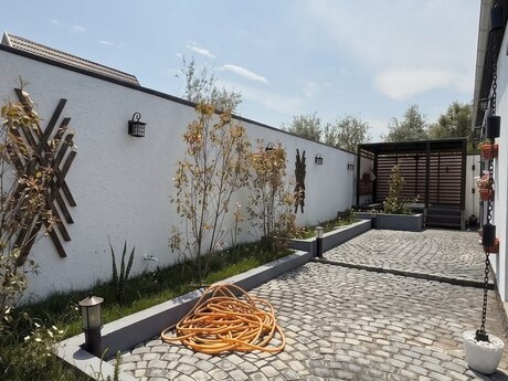3 otaqlı həyət evi/bağ evi - Novxanı q. - 70 m²