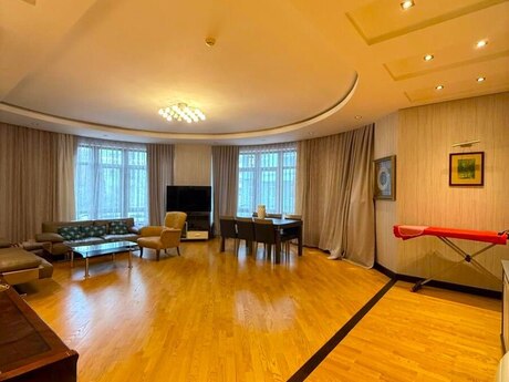 4-room apartment, 240 m², Nizami: 580 000 ₼ 2