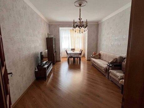 Elan №6220116 - Bakı, Elmlər Akademiyası m., 2 otaqlı, 60.6 m², 5/5 mərtəbə