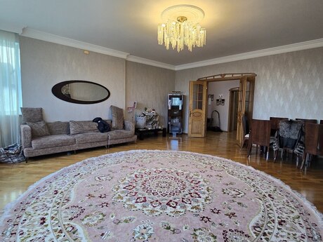3-комн. новостройка - м. Низами - 203 м²