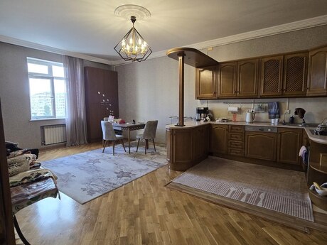 3-комн. новостройка - м. Низами - 203 м²