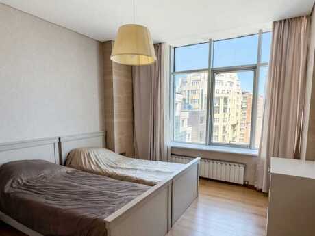 4-room apartment for rent, 210 m², Şah İsmayıl Xətai: 1 800 ₼/mo 3