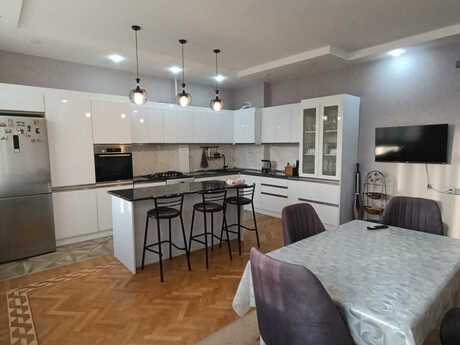 4-room apartment, 200 m², İnşaatçılar: 400 000 ₼ 2