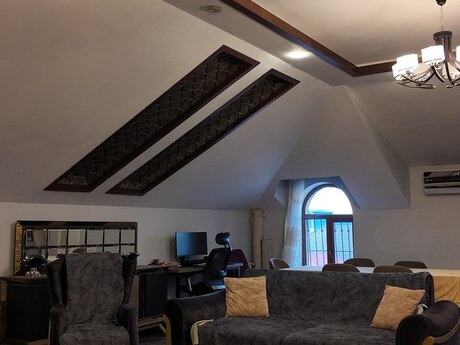 9 otaqlı həyət evi/bağ evi - Qaraçuxur q. - 488 m²