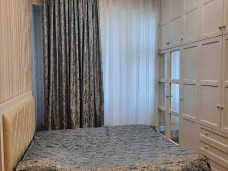 3-комн. новостройка - м. Автовокзал - 100 м²