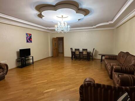 Elan №6222312 - Bakı, Nizami m., 4 otaqlı, 200 m², 14/17 mərtəbə