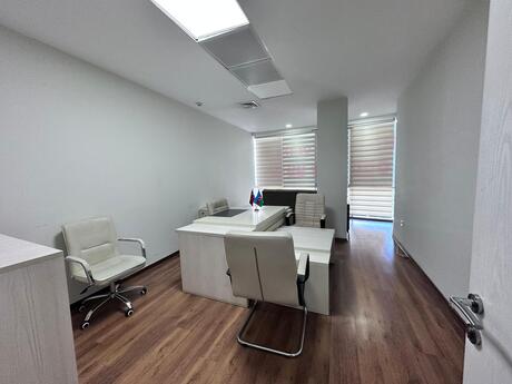10-комн. офис - м. Иншаатчылар - 300 м²