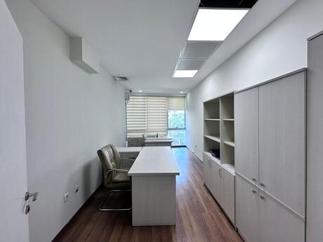 10-комн. офис - м. Иншаатчылар - 300 м²