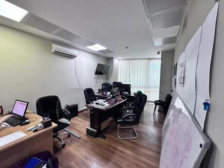 10-комн. офис - м. Иншаатчылар - 300 м²