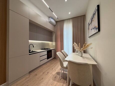 2-комн. новостройка - м. 28 мая - 78 м²