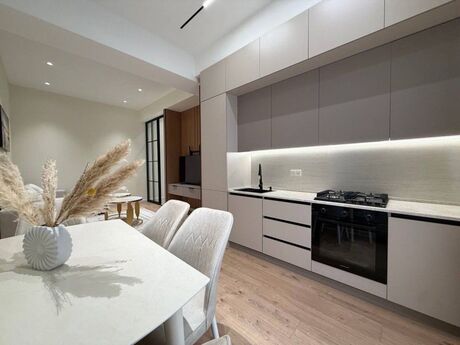 2-комн. новостройка - м. 28 мая - 78 м²