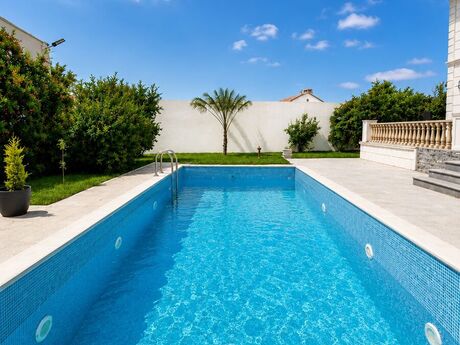 5 otaqlı həyət evi/bağ evi - Mərdəkan q. - 200 m²