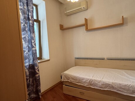 4-room apartment for rent, 160 m², Sahil: 1 800 ₼/mo 4