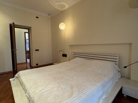 4-room apartment for rent, 160 m², Sahil: 1 800 ₼/mo 3