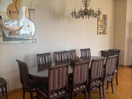 4-room apartment for rent, 225 m², 28 May: 1 900 ₼/mo 3