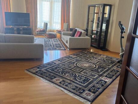 4-room apartment for rent, 225 m², 28 May: 1 900 ₼/mo 2
