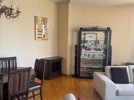 4-room apartment for rent, 225 m², 28 May: 1 900 ₼/mo 5