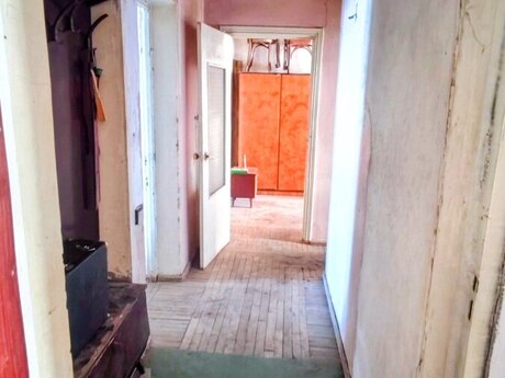 28 Mayda 3 otaqlı köhnə tikili mənzil satılır, 70 m², 200 000 AZN, şəkil 2 / 12