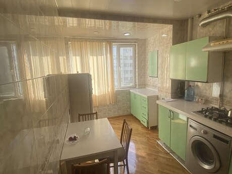 Elan №6223494 - Bakı, Səbail r., 3 otaqlı, 90 m², 4/9 mərtəbə