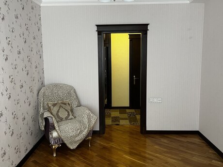 3-room apartment for rent, 128 m², Qara Qarayev: 1 000 ₼/mo 3