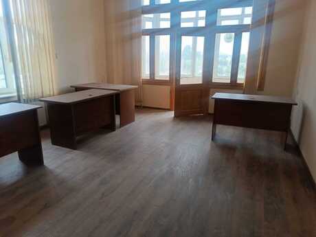 4-комн. офис - пос. Ясамал - 120 м²