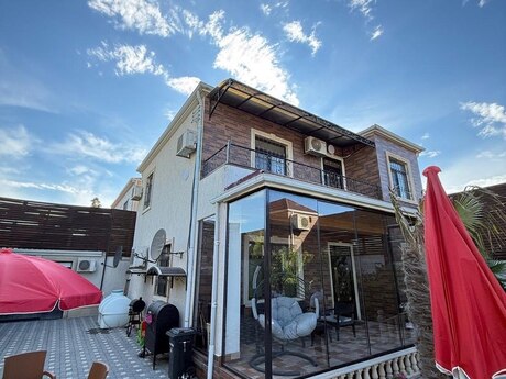 7 otaqlı həyət evi/bağ evi - Mərdəkan q. - 280 m²