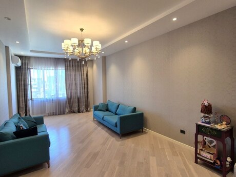 3 otaqlı mənzil, 136 m², 28 May: 550 000 ₼ 2
