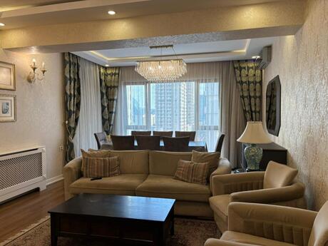 4 otaq · 181 m² · 6/18 mərtəbə, Park Azure