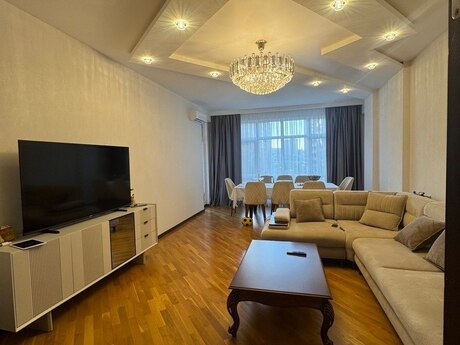 3 otaqlı mənzil, 140 m², 8 Noyabr: 399 000 ₼ 2