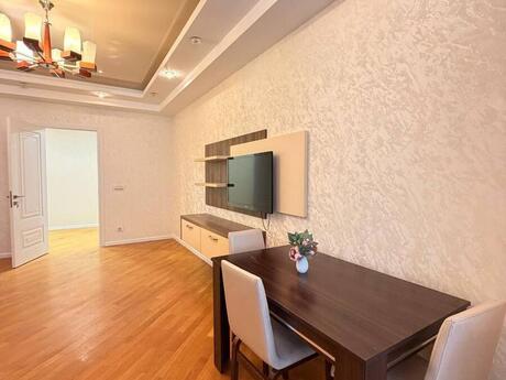3-room apartment for rent, 125 m², Şah İsmayıl Xətai: 1 400 ₼/mo 3