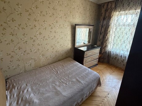 3-комн. вторичка - м. Элмляр Академиясы - 90 м²