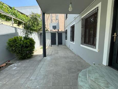 6 otaqlı həyət evi/bağ evi - Azadlıq Prospekti m. - 250 m²