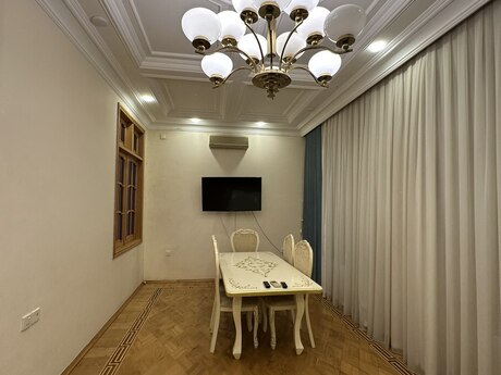 3 otaqlı köhnə tikili - Elmlər Akademiyası m. - 90 m²