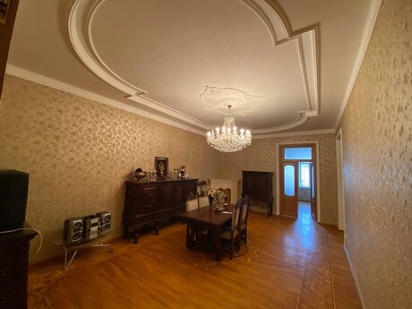 5 otaqlı mənzil, 159 m², 28 May: 650 000 ₼ 3