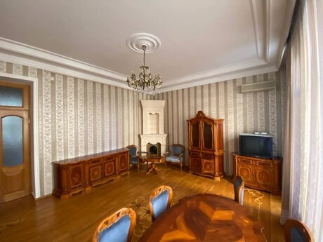 5 otaqlı mənzil, 159 m², 28 May: 650 000 ₼ 2