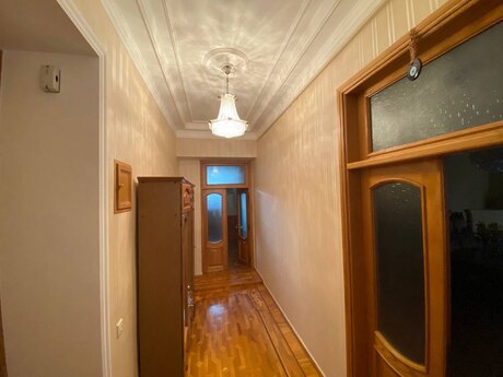 5 otaqlı mənzil, 159 m², 28 May: 650 000 ₼ 5