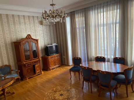 Kirayə 5 otaqlı mənzil, 159 m², 28 May: 2 000 ₼/ay 3