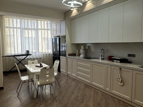 Kirayə 3 otaqlı mənzil, 215 m², Nizami: 1 800 ₼/ay 3