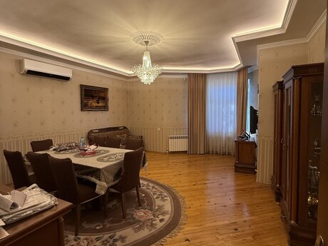 5 otaqlı həyət evi/bağ evi - Əhmədli m. - 268 m²