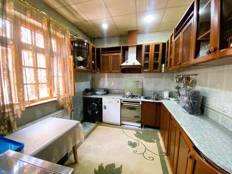 5 otaqlı həyət evi/bağ evi - Əmircan q. - 200 m²
