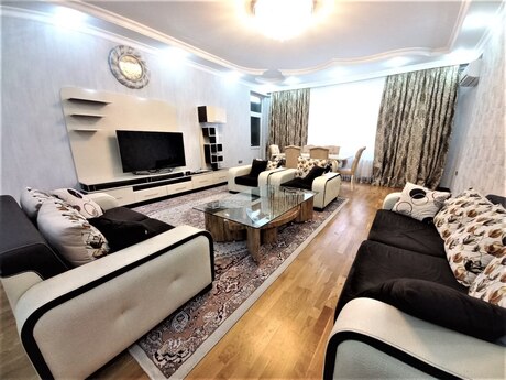 Elan №6229762 - Bakı, Şah İsmayıl Xətai m., 3 otaqlı, 135 m², 10/16 mərtəbə